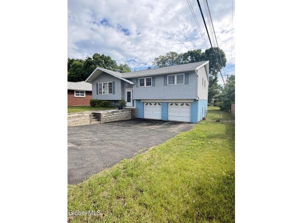 4 Nicholas Drive, Albany, NY 12205