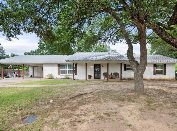 951 Faircrest Drive, Fairfield, TX 75840
