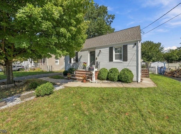 212 Stephenson Ave, Middlesex Boro, NJ 08846-1633