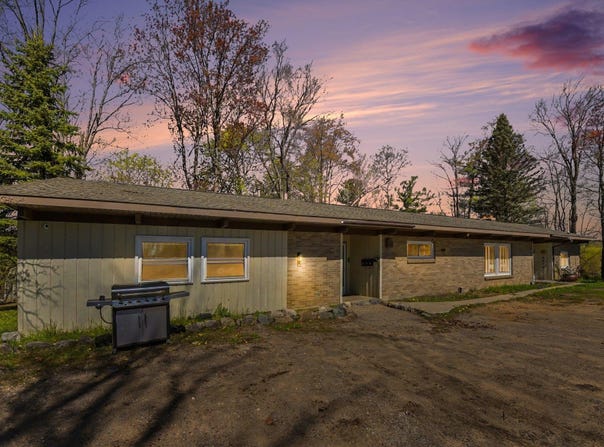 400 High, Boyne City, MI 49712-1391