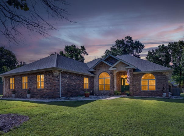 13 Holly Lane, Branson West, MO 65737