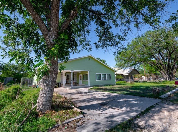 1510 N Llano St, Junction, TX 76849