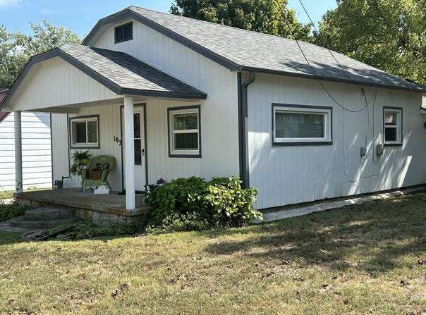 102 Broadway Street, Exeter, MO 65647