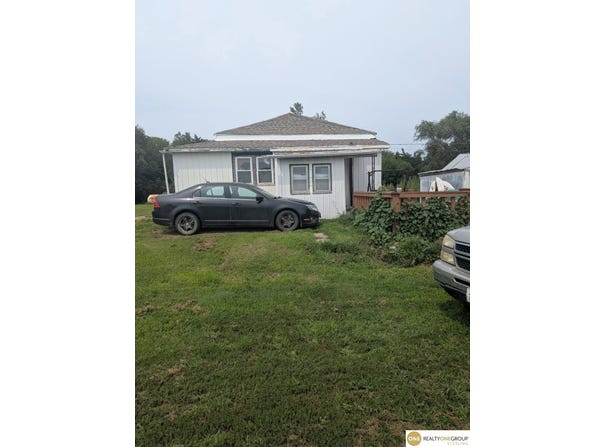 326 Road 5500, Chester, NE 68327