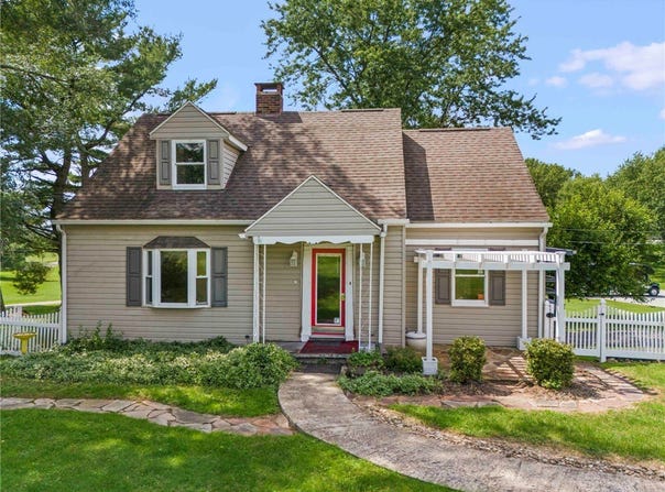 101 Beacon Light Rd, Sewickley Twp, PA 15089