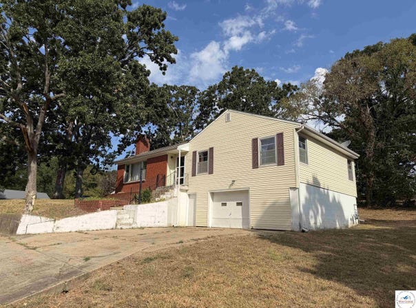 112 Stagecoach Drive, Warsaw, MO 65355