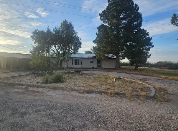 1404 E 11th St, McCamey, TX 79752