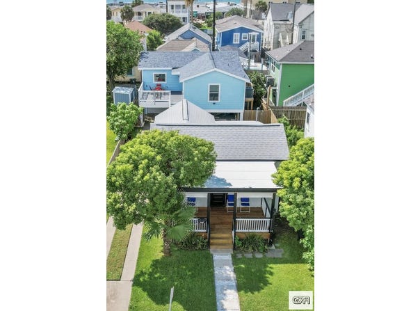 2811 Q 1/2, Galveston, TX 77550