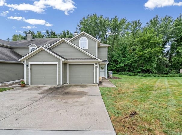 6066 NE Moonstone Drive, Lee's Summit, MO 64064