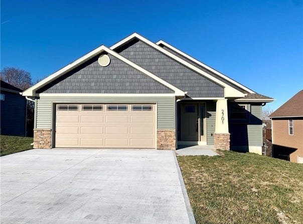 2701 Meadow Ridge, St Joseph, MO 64504