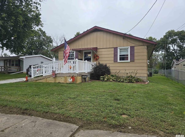 1246 E ASH Street, Canton, IL 61520
