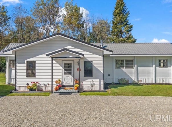 3691 K Road, Bark River, MI 49807