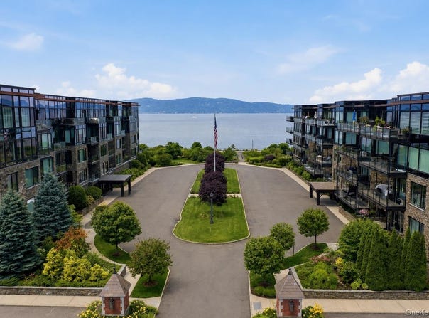 16 Rivers Edge Drive, Tarrytown, NY 10591