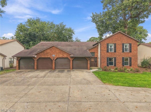 1818 Harbour Circle NW, Canton, OH 44708