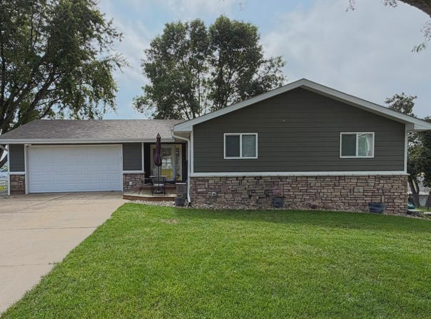 1523 MERCURY DR, Hinton, IA 51024