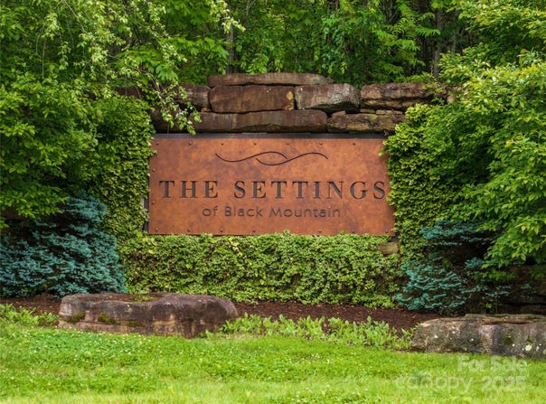 52 Settings Boulevard, Black Mountain, NC 28711
