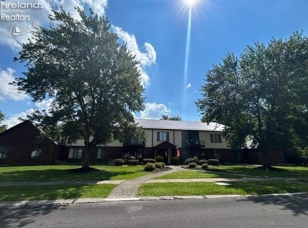 105 River Bend Dr, Norwalk, OH 44857