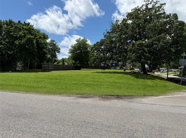 820 E 6th Street, Bonham, TX 75418