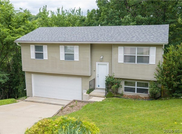 401 Christopher Dr, Camdenton, MO 65020