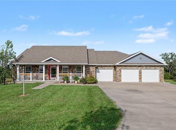 10950 SE E Highway, Agency, MO 64401