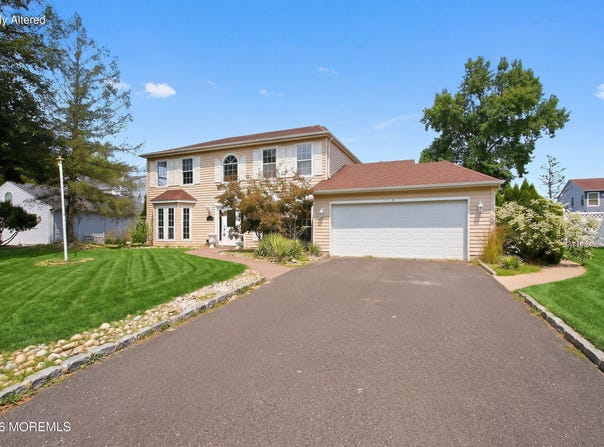 8 Lindner Lane, Howell, NJ 07731