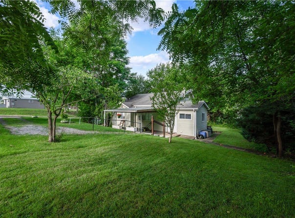 411 Harmony Rd, Baden, PA 15005