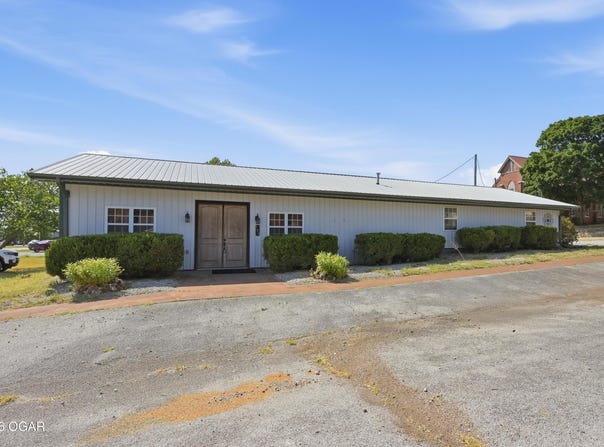 212 E Washington Avenue, Pierce City, MO 65723