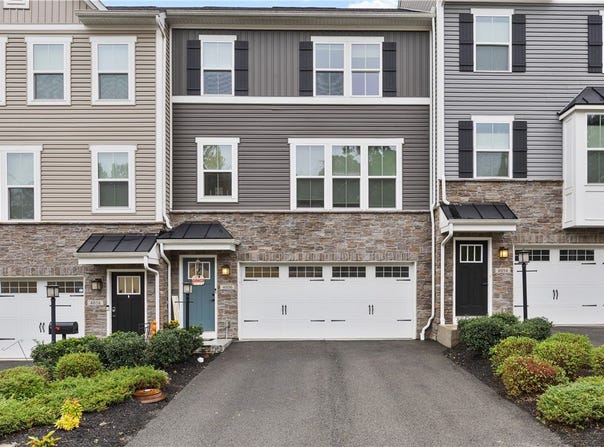 4056 Crown Dr, South Park, PA 15129
