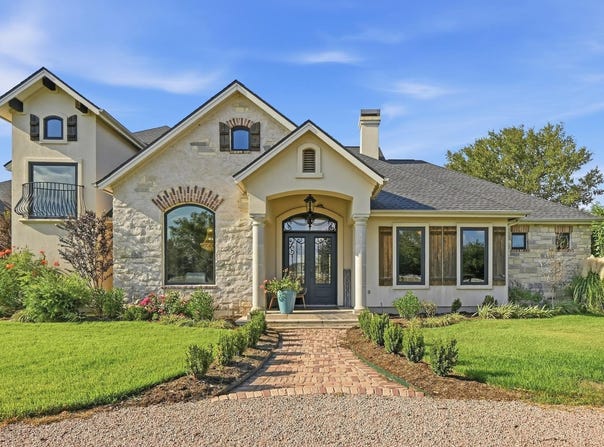 450 Colorado Dr, Cedar Creek, TX 78612