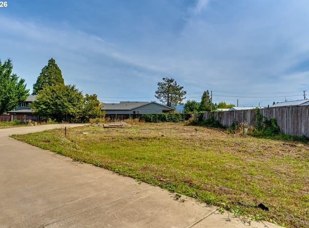 S 41st Pl, Springfield, OR 97478