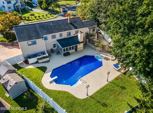 35 Richard Terrace, Middletown, NJ 07748