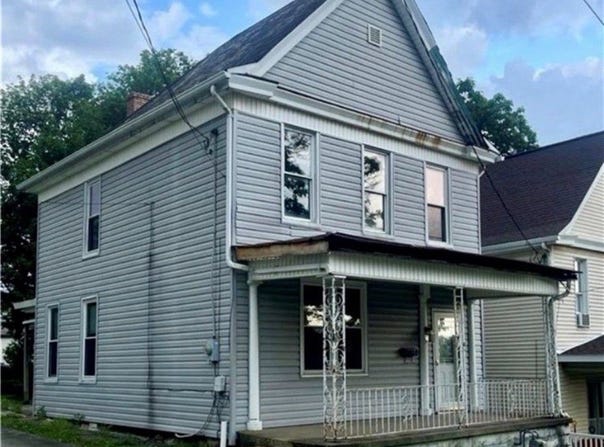 5 Hacker Ave, Jeannette, PA 15644