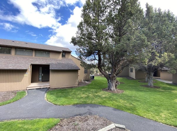 1990 Redtail Hawk Drive, Redmond, OR 97756
