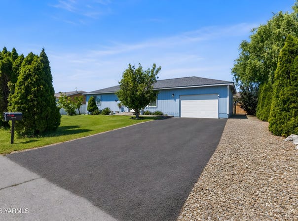 1005 Merlot St, Granger, WA 98932