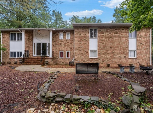 1 Hidden Lake Drive, North Brunswick, NJ 08902