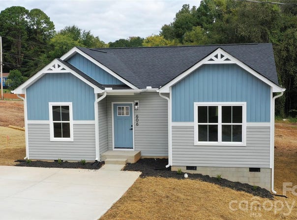 606 E Robinson Street, Dallas, NC 28034