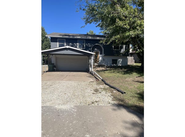 8 Park Rd, Rose Hill, KS 67133