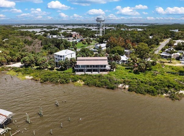 1025 7th St, Cedar Key, FL 32625