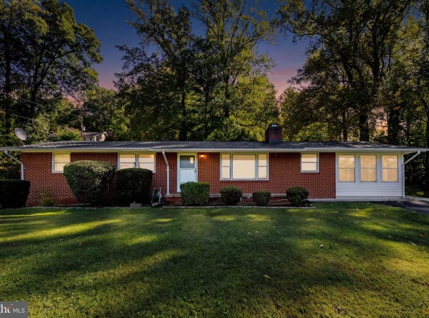 9707 CREST HILL Road, MARSHALL, VA 20115