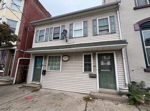 151 S Main St, Phillipsburg Town, NJ 08865-2831