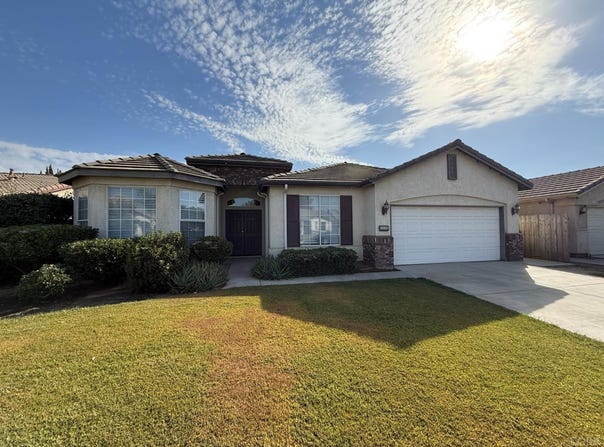 1119 W Pebble Drive, Hanford, CA 93230