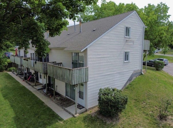 89 Maude Avenue, Fox Lake, IL 60020