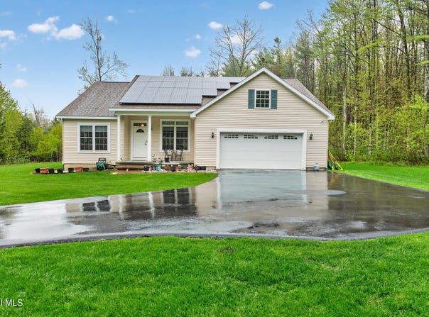 654 County Highway 138, Broadalbin, NY 12025
