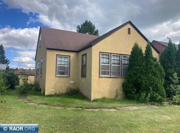 626 1st St, Nashwauk, MN 55719