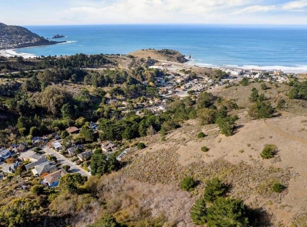 02 Calera TER, PACIFICA, CA 94044