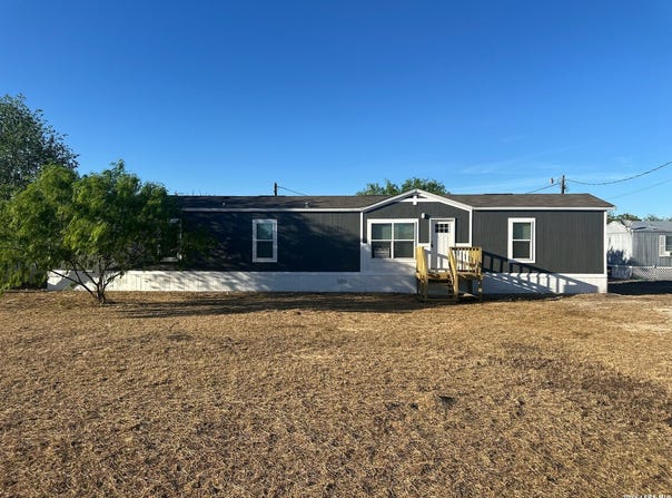 5094 Amber St, Bishop, TX 78343