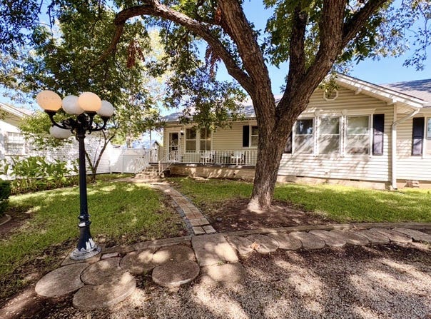 200 N Bordon Street, Lorena, TX 76655