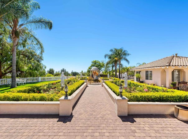 15043 Saddle Creek Drive, Valley Center, CA 92082