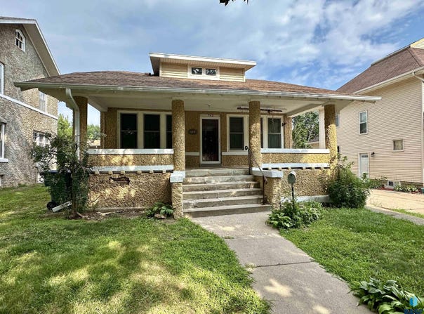 742 N Freeman Ave, Luverne, MN 56156
