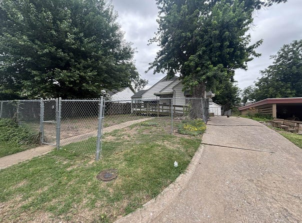 1913 E Maple Ave, Enid, OK 73701